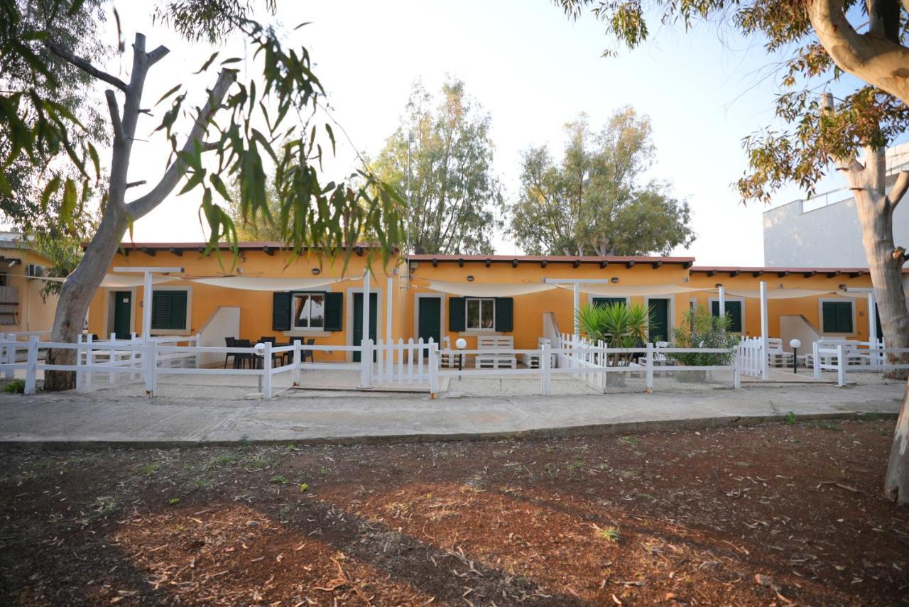 Keys Of Sicily - Bungalows Sul Mare Марина-ді-Модіка Екстер'єр фото